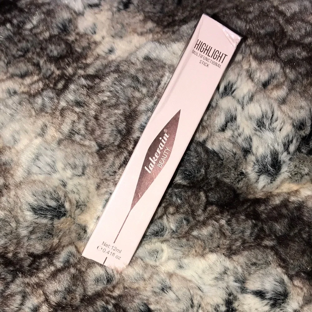 Choices Blush & Face Liquid Highlighter Stick - Picture 5 of 8
